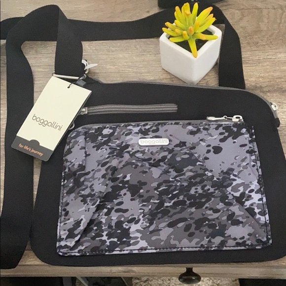 Baggallini Handbags - Baggallini
